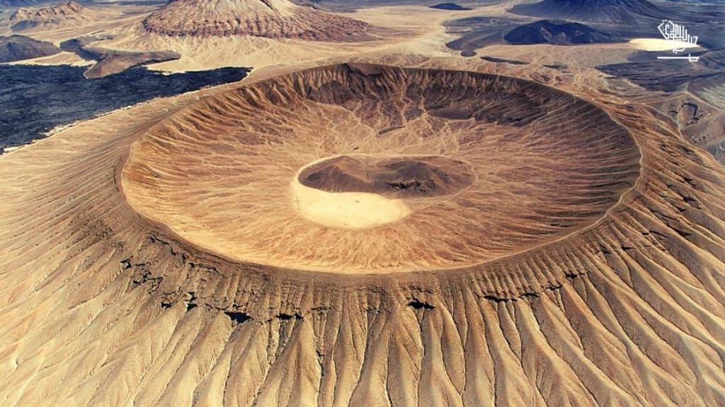 https://mdw-travel-data-us-east-1.s3.amazonaws.com/img/country/Saudi-Arabia/Jabal-Abyad/img_00.jpg