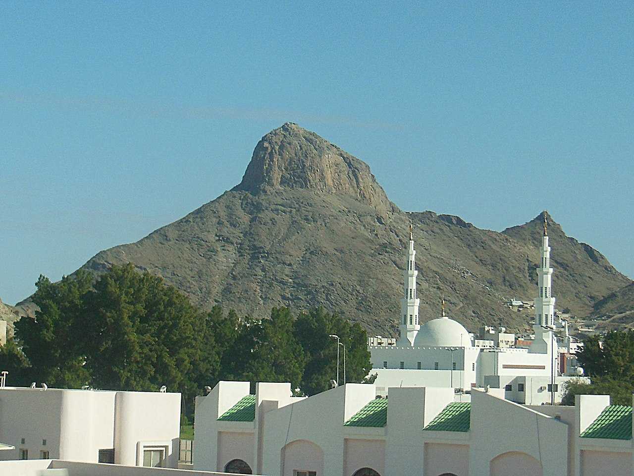https://mdw-travel-data-us-east-1.s3.amazonaws.com/img/country/Saudi-Arabia/Jabal-Al-Noor/img_00.jpg