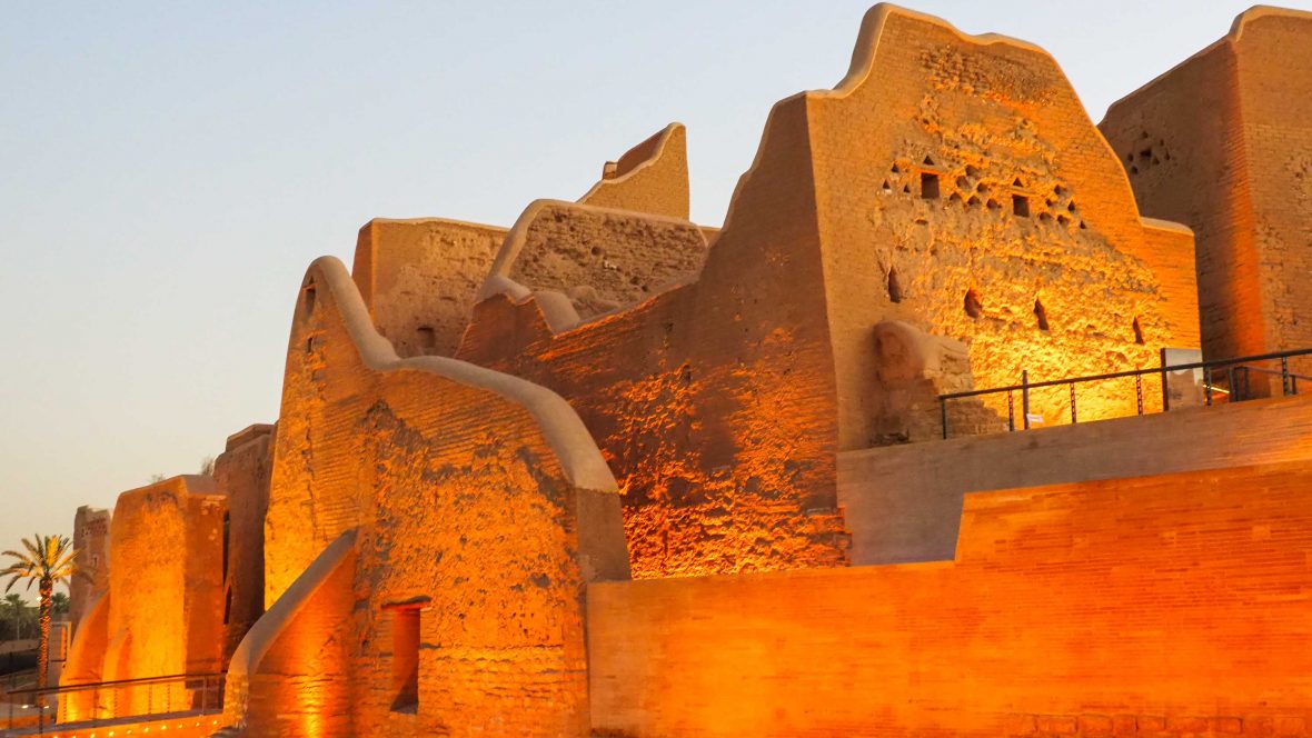 https://mdw-travel-data-us-east-1.s3.amazonaws.com/img/country/Saudi-Arabia/Jabal-AlHajjar-Archaeological-Site/img_02.jpg