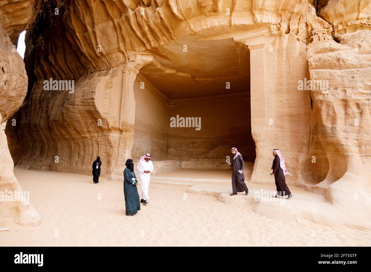 https://mdw-travel-data-us-east-1.s3.amazonaws.com/img/country/Saudi-Arabia/Jabal-Ithlib/img_02.jpg