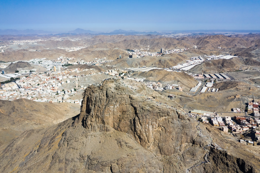 https://mdw-travel-data-us-east-1.s3.amazonaws.com/img/country/Saudi-Arabia/Jabal-al-Nour/img_01.jpg