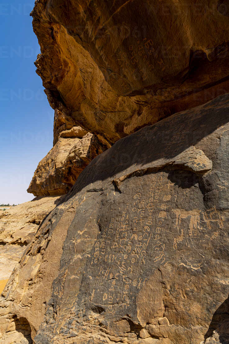 https://mdw-travel-data-us-east-1.s3.amazonaws.com/img/country/Saudi-Arabia/Jebel-Umm-Qalid/img_02.jpg