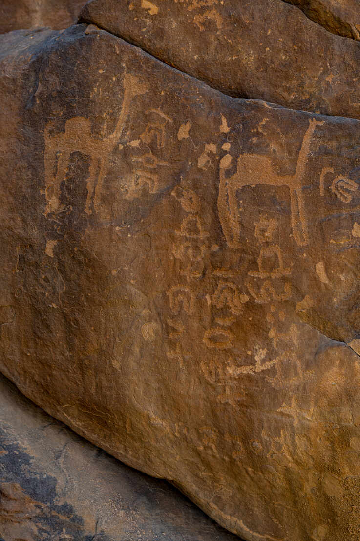 https://mdw-travel-data-us-east-1.s3.amazonaws.com/img/country/Saudi-Arabia/Jebel-Umm-Qalid/img_03.jpg