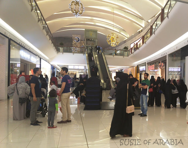 https://mdw-travel-data-us-east-1.s3.amazonaws.com/img/country/Saudi-Arabia/Jeddah-Mall/img_01.jpg