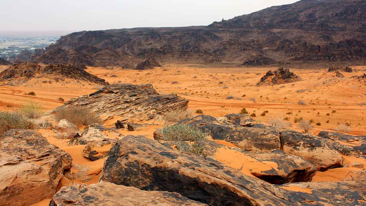 https://mdw-travel-data-us-east-1.s3.amazonaws.com/img/country/Saudi-Arabia/Jubbah-Hail-Rock-Art/img_01.jpg