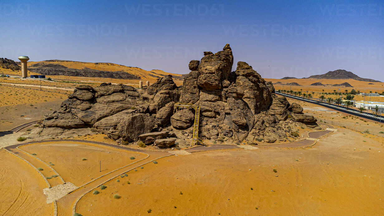 https://mdw-travel-data-us-east-1.s3.amazonaws.com/img/country/Saudi-Arabia/Jubbah-Hail-Rock-Art/img_02.jpg