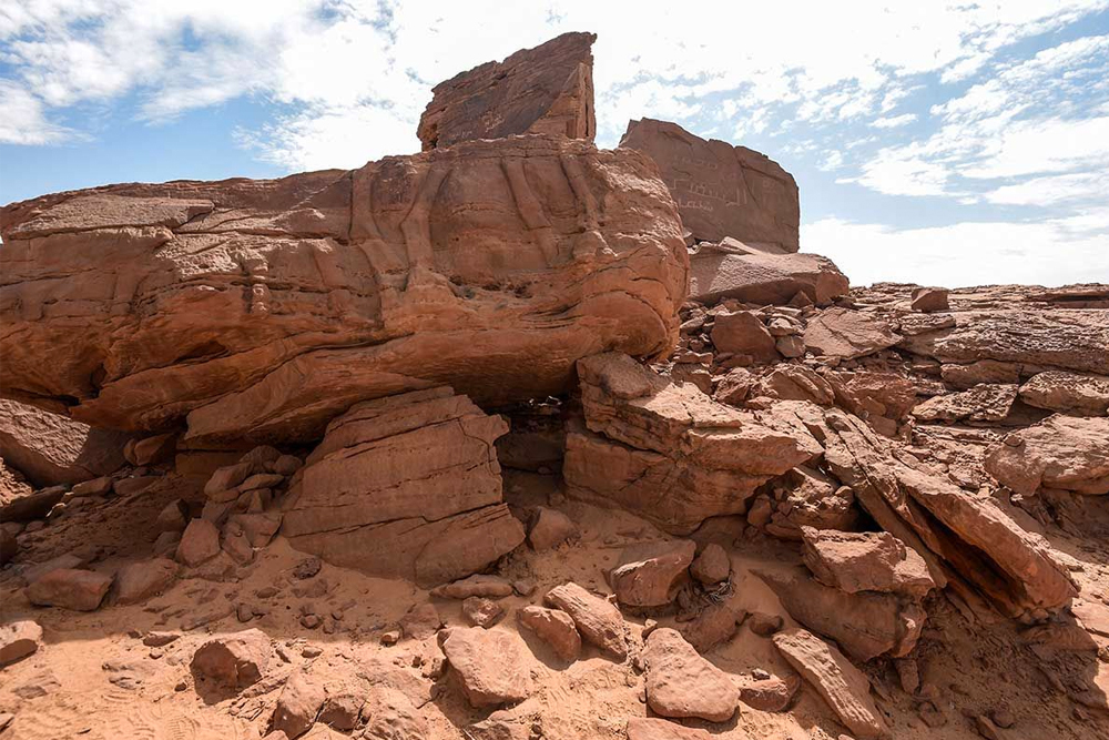 https://mdw-travel-data-us-east-1.s3.amazonaws.com/img/country/Saudi-Arabia/Jubbah-Rock-Art/img_01.jpg