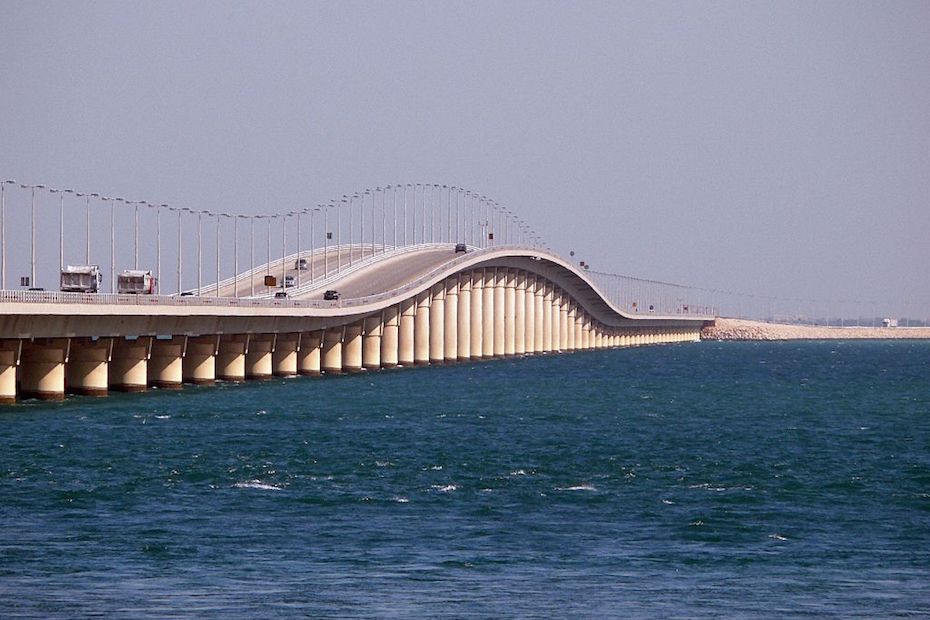 https://mdw-travel-data-us-east-1.s3.amazonaws.com/img/country/Saudi-Arabia/King-Fahd-Bridge/img_02.jpg
