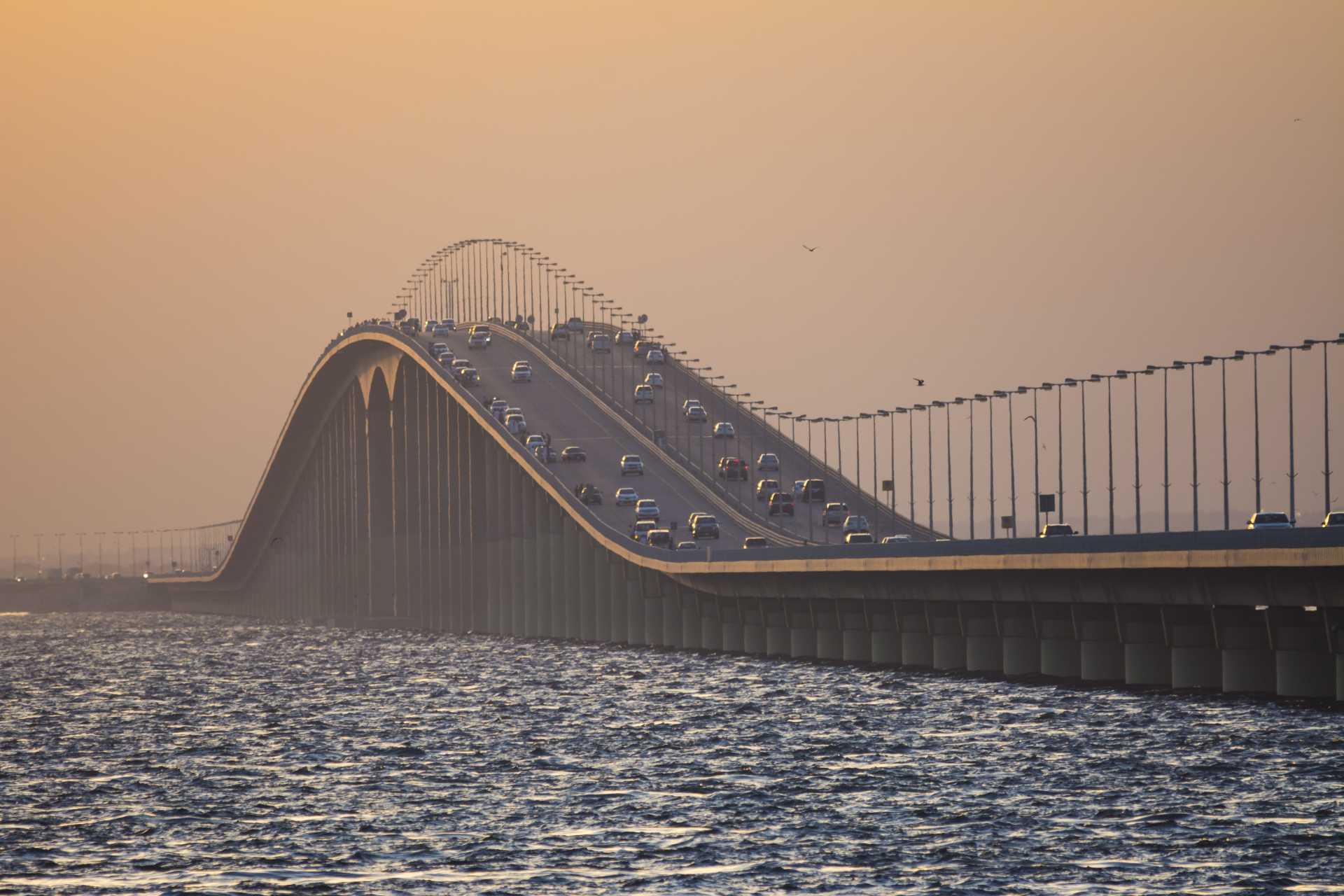 https://mdw-travel-data-us-east-1.s3.amazonaws.com/img/country/Saudi-Arabia/King-Fahd-Causeway/img_02.jpg