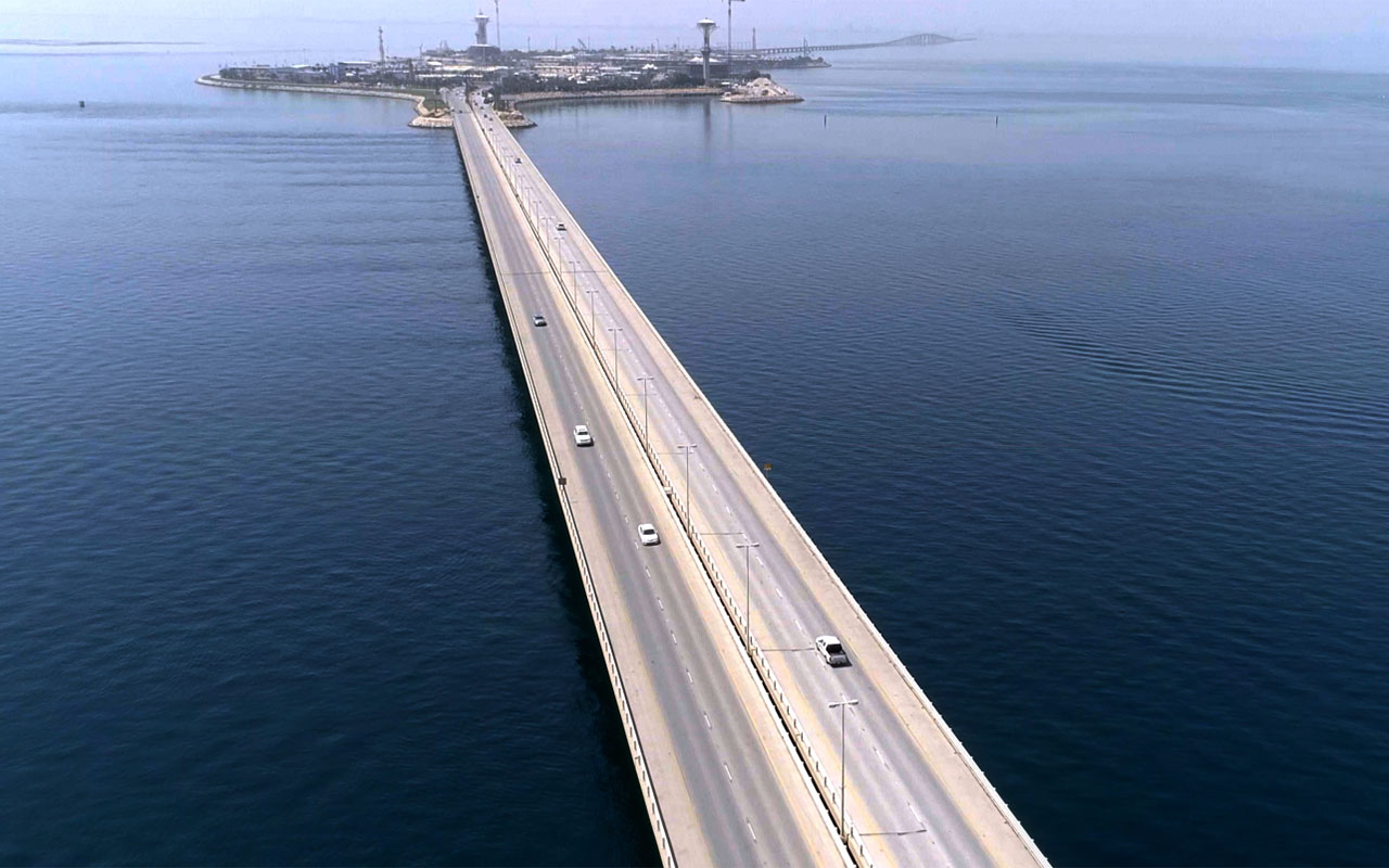 https://mdw-travel-data-us-east-1.s3.amazonaws.com/img/country/Saudi-Arabia/King-Fahd-Causeway/img_03.jpg