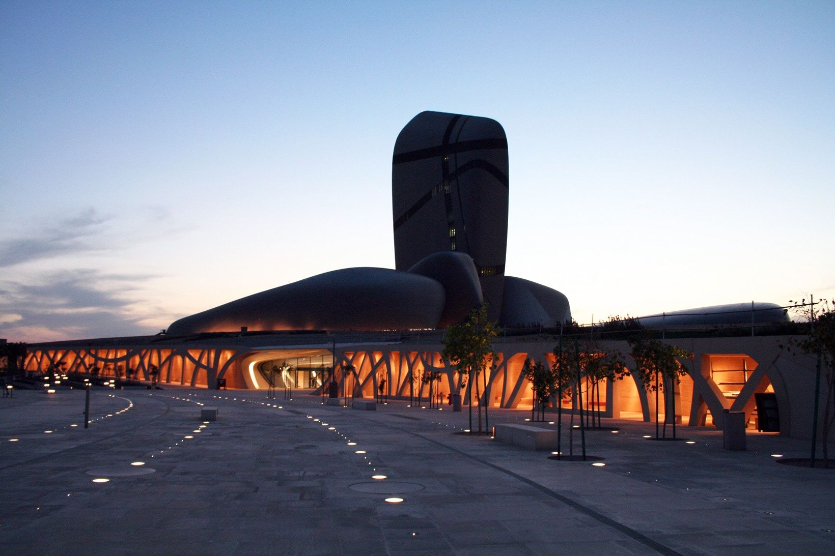 https://mdw-travel-data-us-east-1.s3.amazonaws.com/img/country/Saudi-Arabia/King-Fahd-Cultural-Center/img_03.jpg