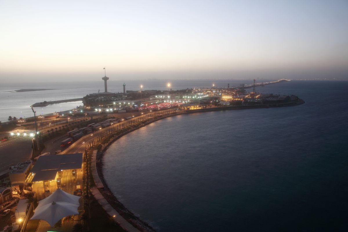 https://mdw-travel-data-us-east-1.s3.amazonaws.com/img/country/Saudi-Arabia/King-Fahd-Fountain-Lake-Park/img_03.jpg