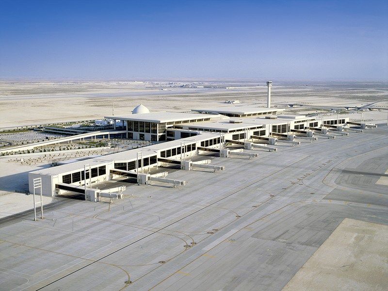 https://mdw-travel-data-us-east-1.s3.amazonaws.com/img/country/Saudi-Arabia/King-Fahd-International-Airport/img_02.jpg