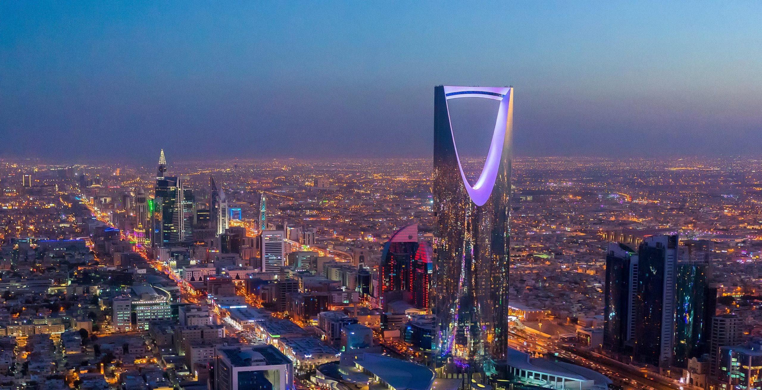 https://mdw-travel-data-us-east-1.s3.amazonaws.com/img/country/Saudi-Arabia/King-Fahd-International-Airport/img_03.jpg
