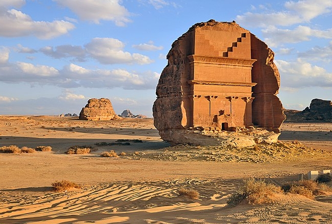 https://mdw-travel-data-us-east-1.s3.amazonaws.com/img/country/Saudi-Arabia/Madain-Saleh/img_03.jpg