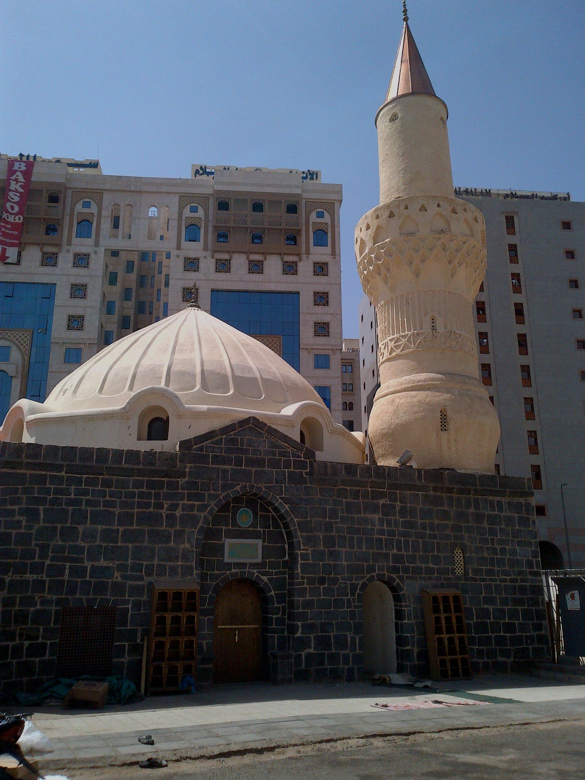 https://mdw-travel-data-us-east-1.s3.amazonaws.com/img/country/Saudi-Arabia/Madrasat-AlSharaa/img_01.jpg