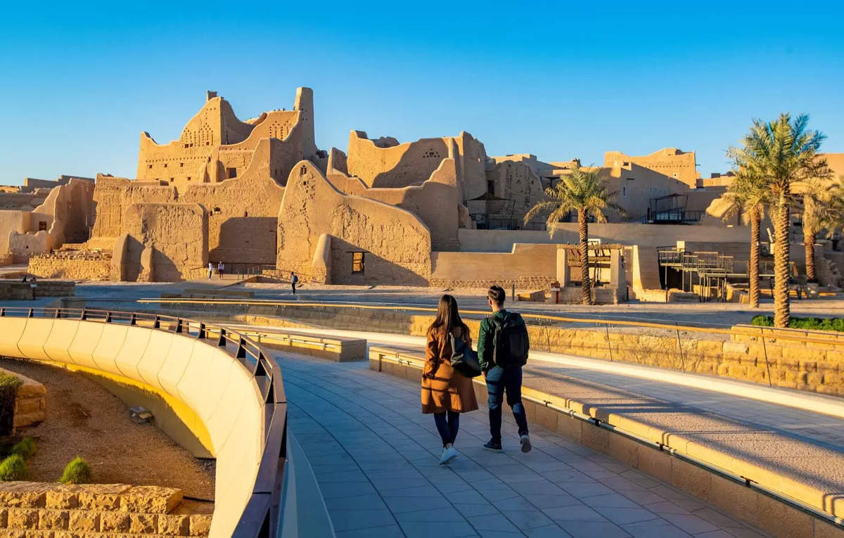 https://mdw-travel-data-us-east-1.s3.amazonaws.com/img/country/Saudi-Arabia/Madrasat-AlSharaa/img_02.jpg