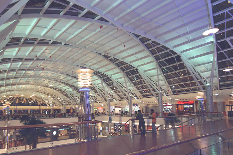 https://mdw-travel-data-us-east-1.s3.amazonaws.com/img/country/Saudi-Arabia/Mall-of-Arabia/img_02.jpg