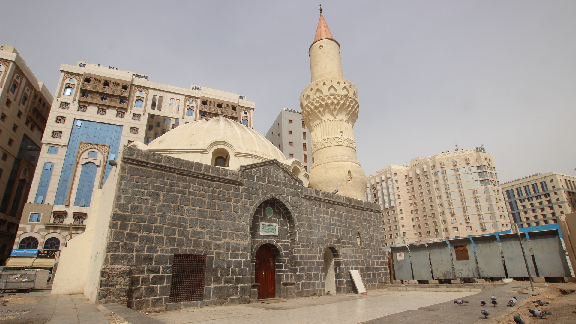 https://mdw-travel-data-us-east-1.s3.amazonaws.com/img/country/Saudi-Arabia/Masjid-Abu-Bakr/img_02.jpg
