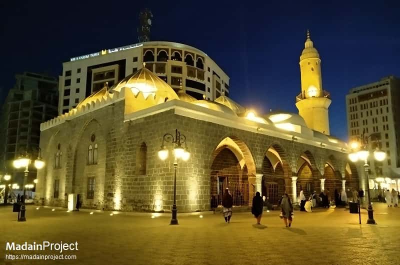 https://mdw-travel-data-us-east-1.s3.amazonaws.com/img/country/Saudi-Arabia/Masjid-Ghamama/img_01.jpg