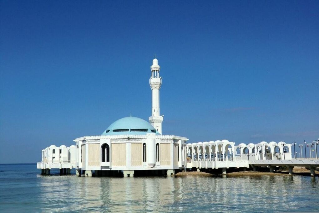 https://mdw-travel-data-us-east-1.s3.amazonaws.com/img/country/Saudi-Arabia/Masjid-Jumah/img_02.jpg