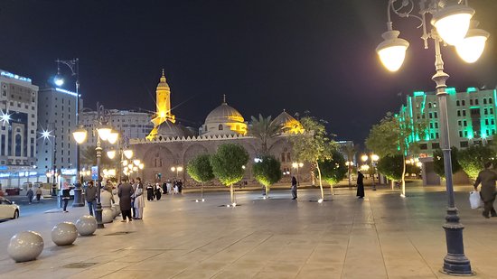 https://mdw-travel-data-us-east-1.s3.amazonaws.com/img/country/Saudi-Arabia/Masjid-al-Ghamamah/img_02.jpg