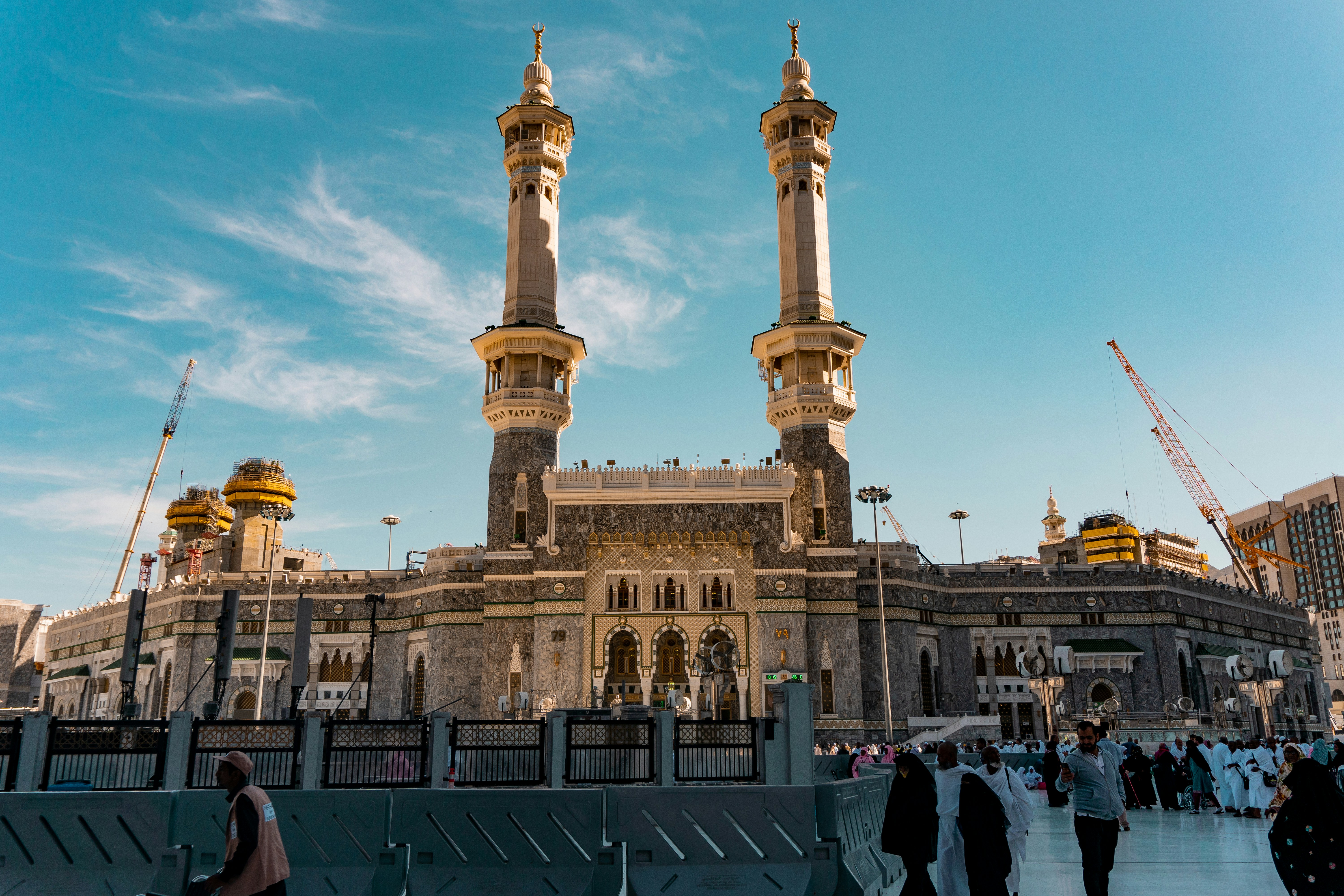 https://mdw-travel-data-us-east-1.s3.amazonaws.com/img/country/Saudi-Arabia/Masjid-al-Haram/img_02.jpg