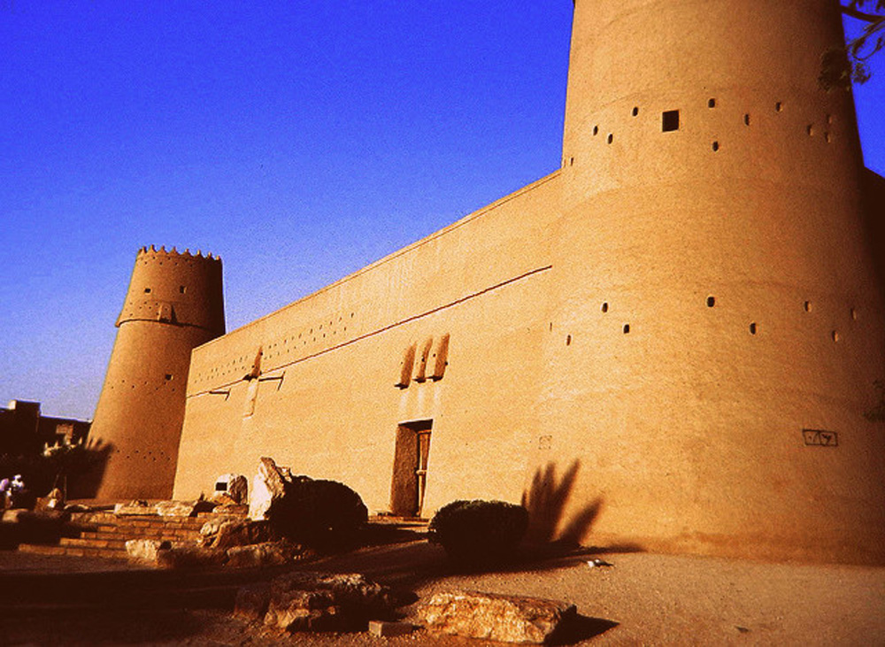 https://mdw-travel-data-us-east-1.s3.amazonaws.com/img/country/Saudi-Arabia/Masmak-Fortress/img_02.jpg