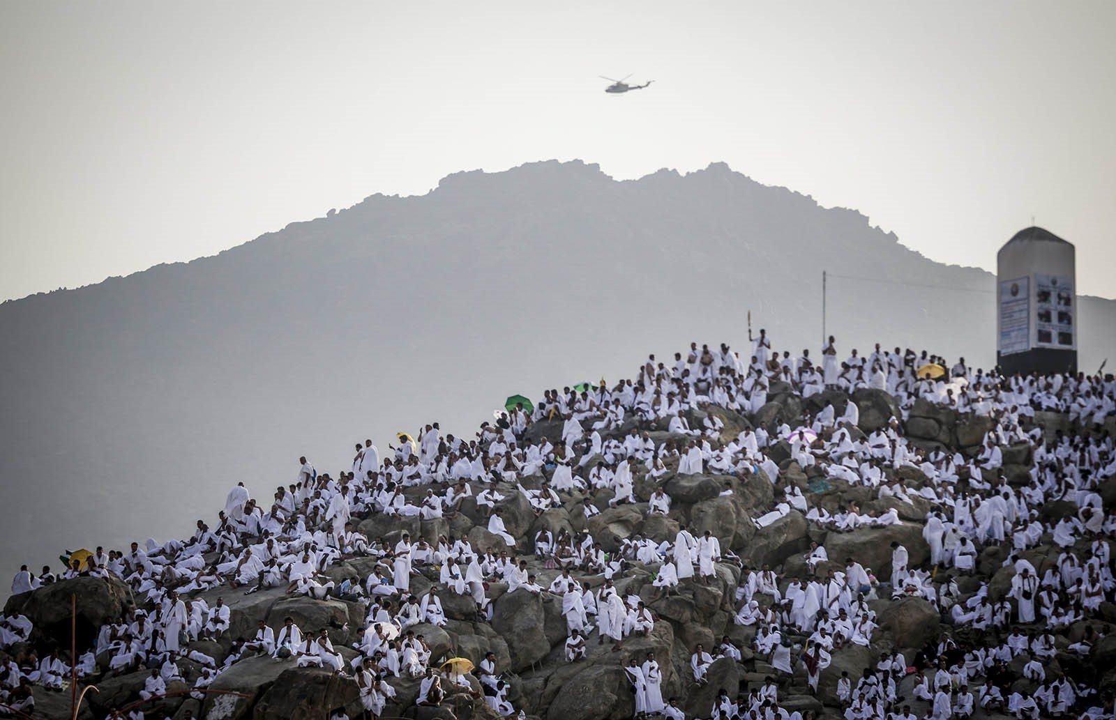 https://mdw-travel-data-us-east-1.s3.amazonaws.com/img/country/Saudi-Arabia/Mount-Arafat/img_01.jpg