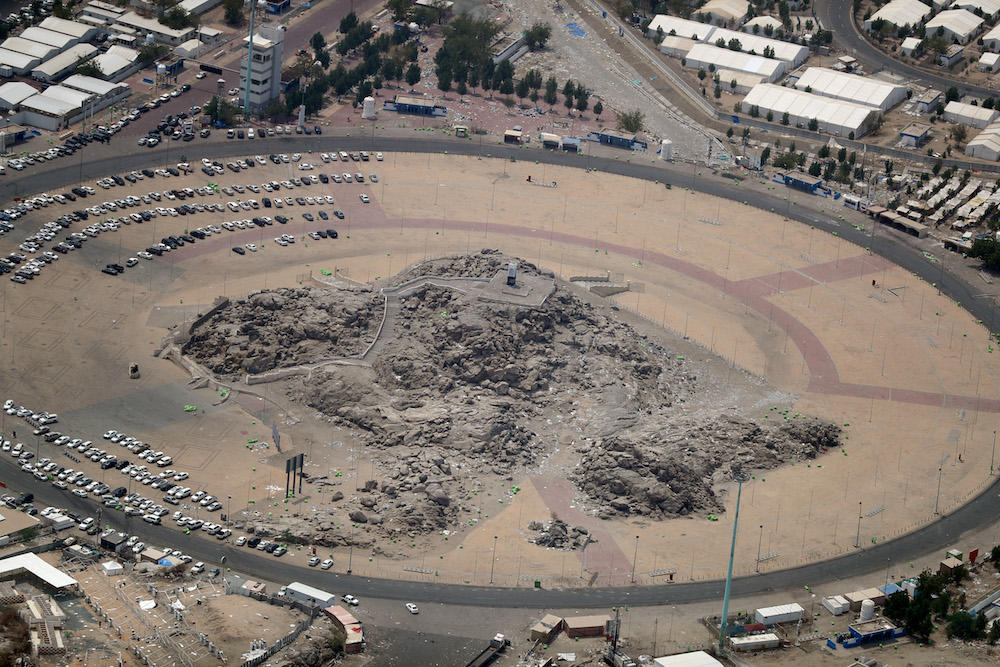 https://mdw-travel-data-us-east-1.s3.amazonaws.com/img/country/Saudi-Arabia/Mount-Arafat/img_02.jpg