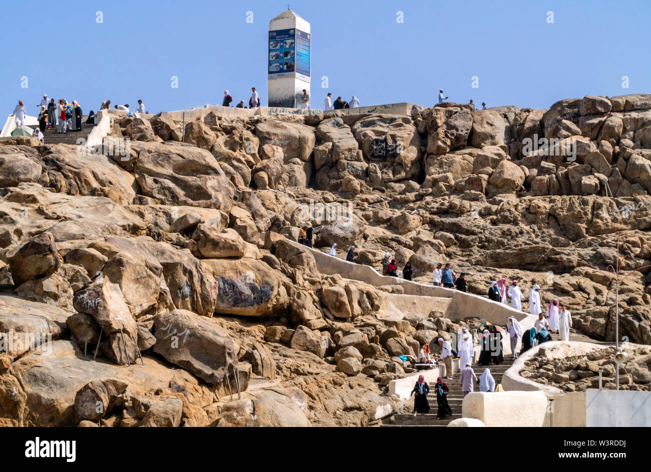 https://mdw-travel-data-us-east-1.s3.amazonaws.com/img/country/Saudi-Arabia/Mount-Arafat/img_03.jpg