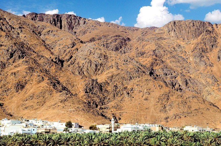 https://mdw-travel-data-us-east-1.s3.amazonaws.com/img/country/Saudi-Arabia/Mount-Uhud/img_02.jpg