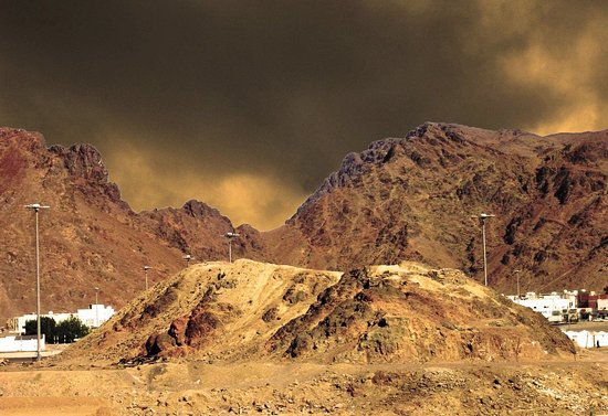 https://mdw-travel-data-us-east-1.s3.amazonaws.com/img/country/Saudi-Arabia/Mount-Uhud/img_03.jpg