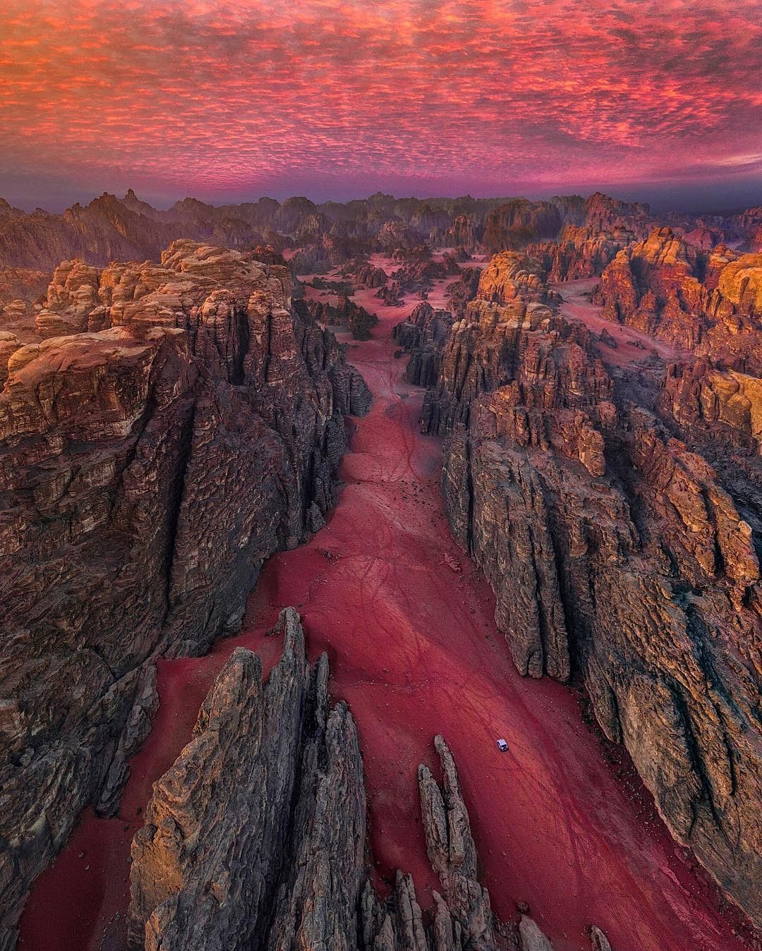 https://mdw-travel-data-us-east-1.s3.amazonaws.com/img/country/Saudi-Arabia/North-Tabuk-Park/img_01.jpg