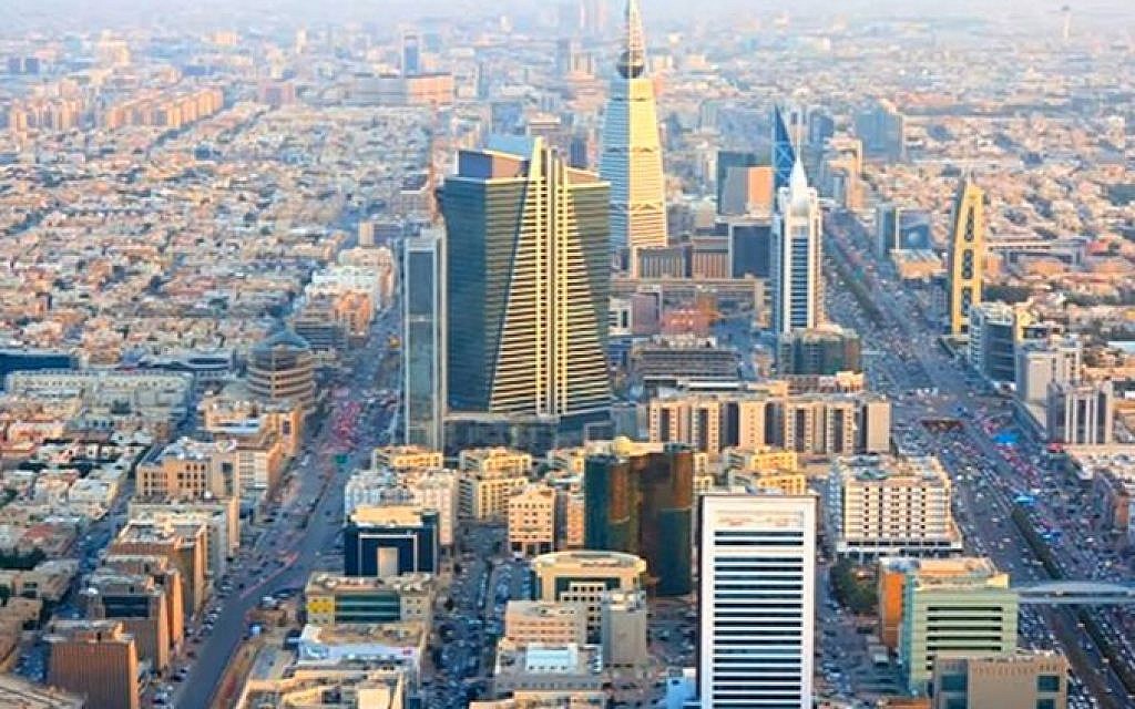 https://mdw-travel-data-us-east-1.s3.amazonaws.com/img/country/Saudi-Arabia/Officers-Club/img_02.jpg