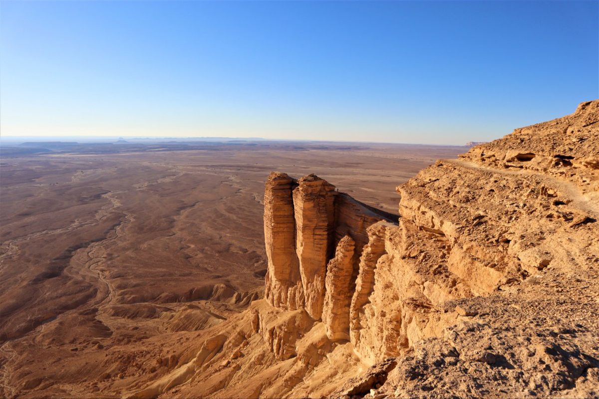 https://mdw-travel-data-us-east-1.s3.amazonaws.com/img/country/Saudi-Arabia/Oudan/img_04.jpg