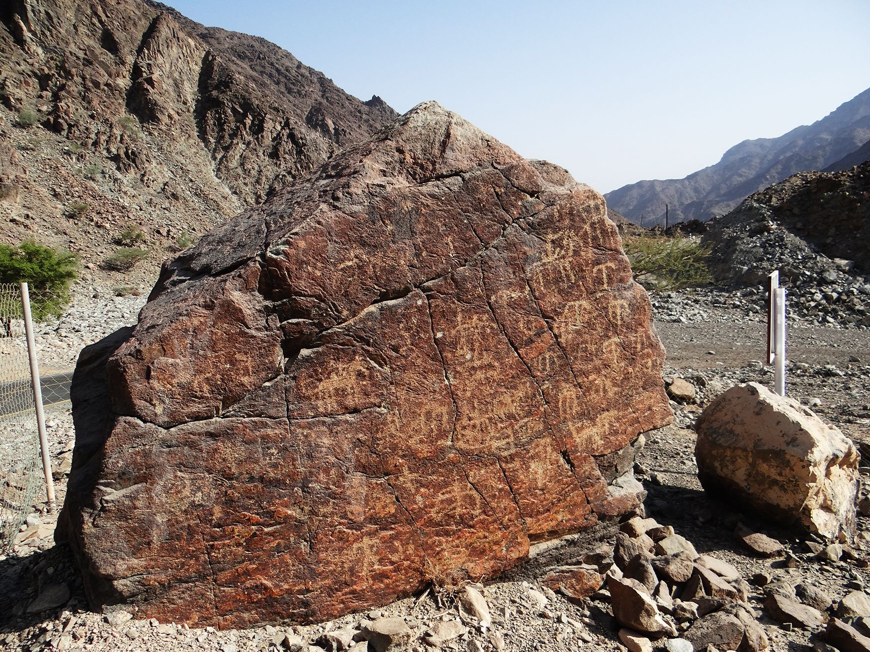 https://mdw-travel-data-us-east-1.s3.amazonaws.com/img/country/Saudi-Arabia/Petroglyphs-of-Wadi-Dam/img_02.jpg