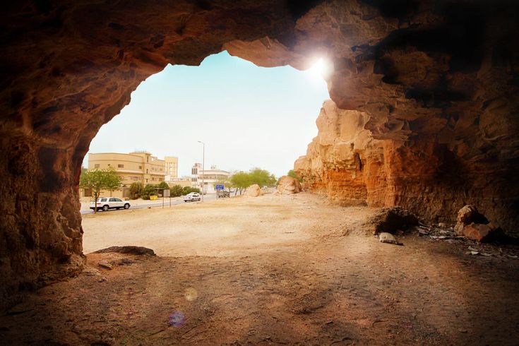 https://mdw-travel-data-us-east-1.s3.amazonaws.com/img/country/Saudi-Arabia/Qara-Mountain/img_01.jpg