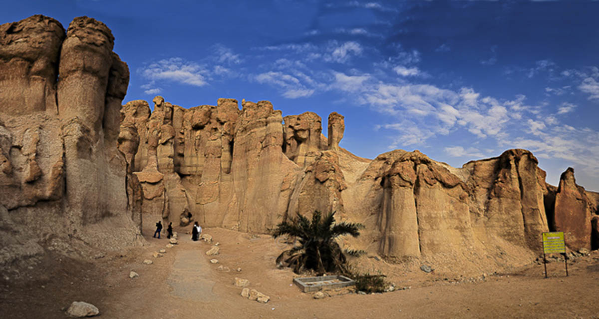 https://mdw-travel-data-us-east-1.s3.amazonaws.com/img/country/Saudi-Arabia/Qara-Mountain/img_03.jpg