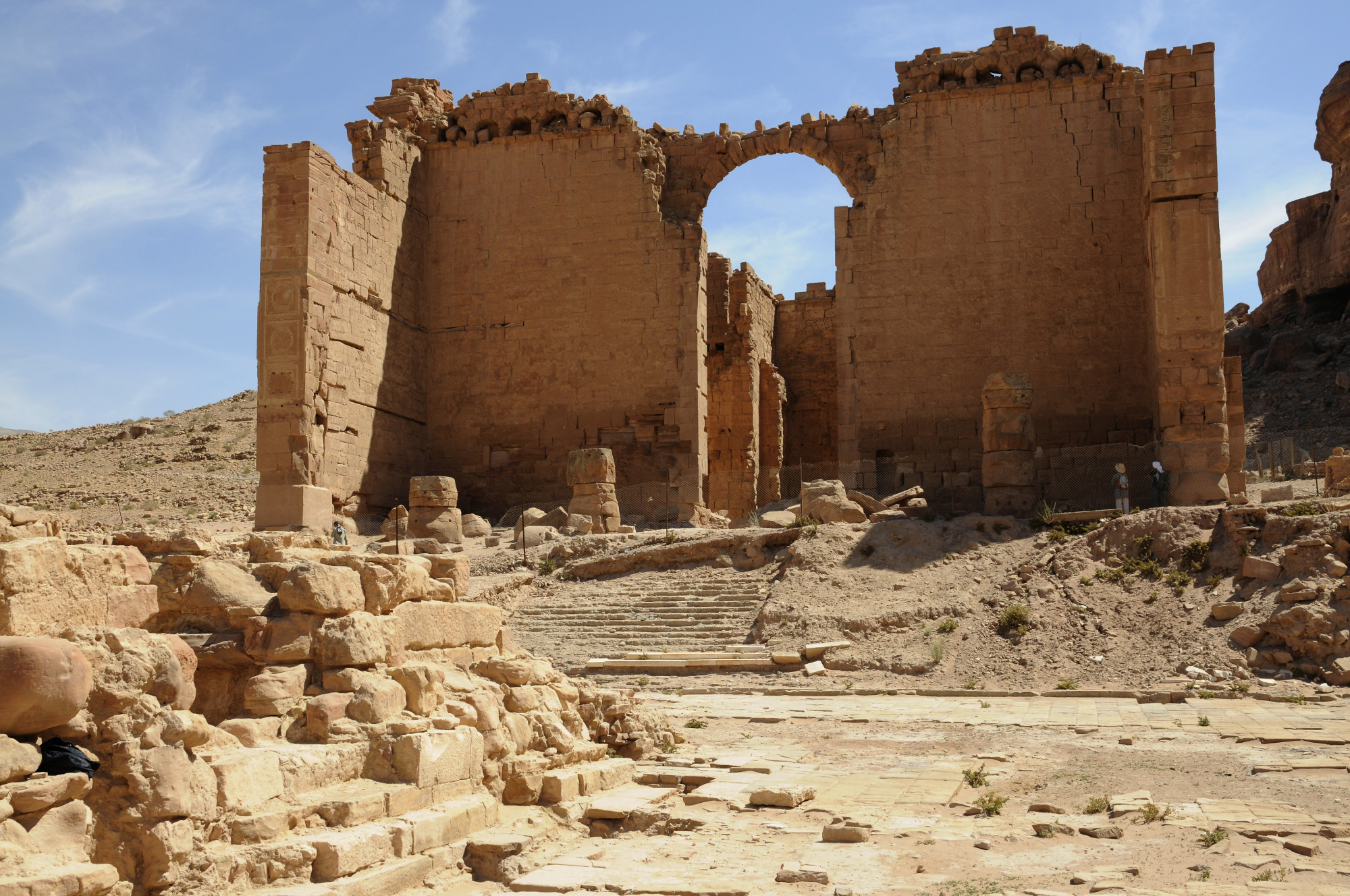https://mdw-travel-data-us-east-1.s3.amazonaws.com/img/country/Saudi-Arabia/Qasr-al-Bint/img_00.jpg