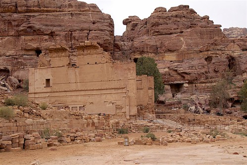 https://mdw-travel-data-us-east-1.s3.amazonaws.com/img/country/Saudi-Arabia/Qasr-al-Bint/img_03.jpg