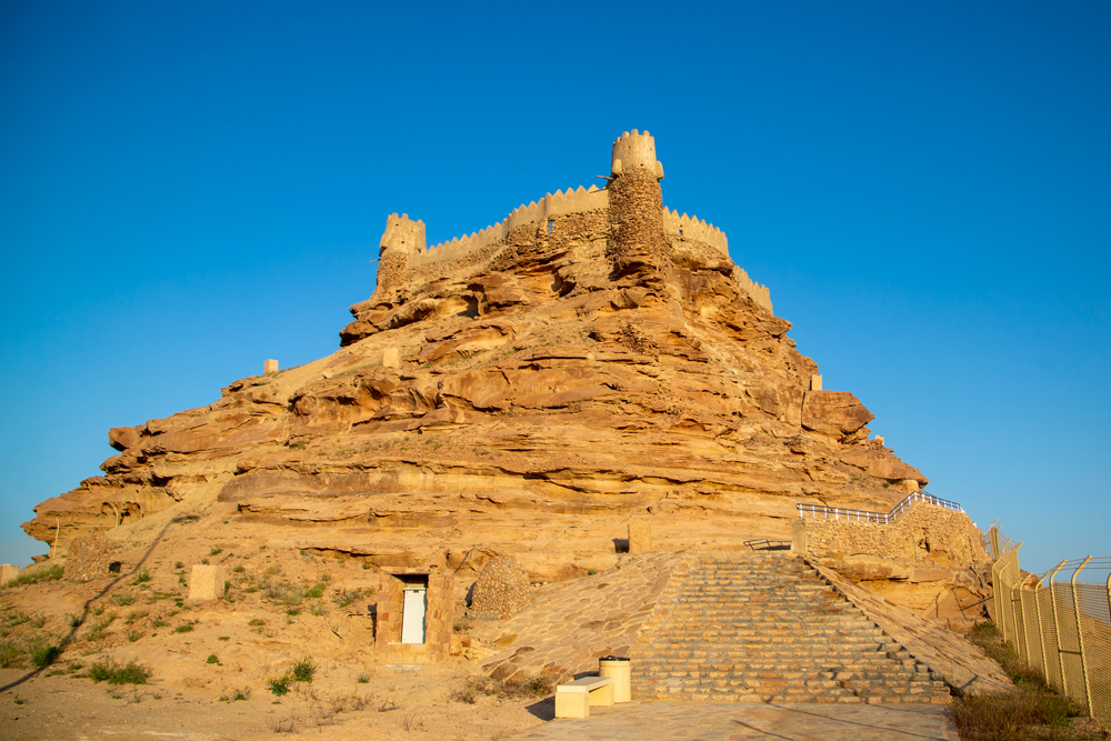 https://mdw-travel-data-us-east-1.s3.amazonaws.com/img/country/Saudi-Arabia/Qishlah-Fortress/img_00.jpg