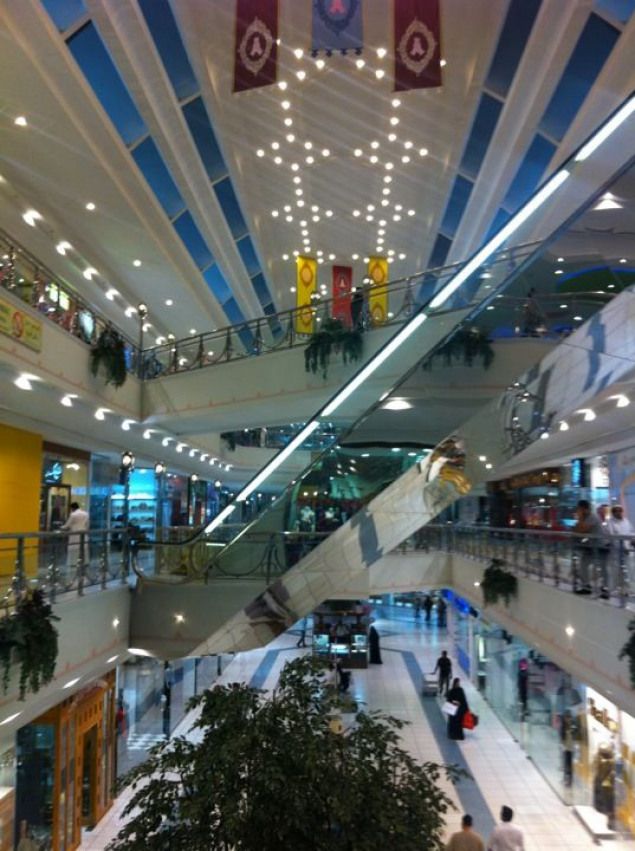 https://mdw-travel-data-us-east-1.s3.amazonaws.com/img/country/Saudi-Arabia/Rashid-Mall/img_02.jpg