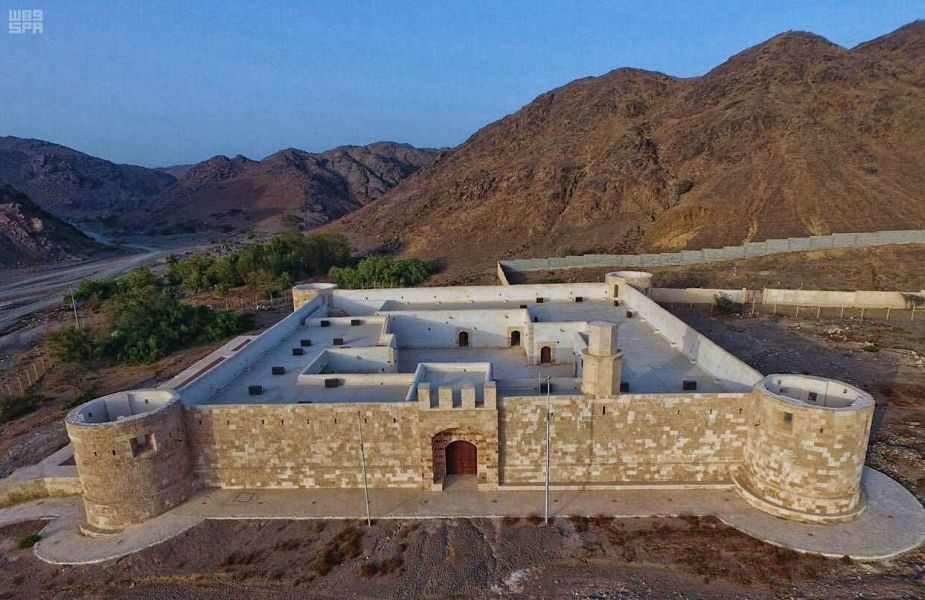 https://mdw-travel-data-us-east-1.s3.amazonaws.com/img/country/Saudi-Arabia/Red-Dragon-Castle/img_03.jpg
