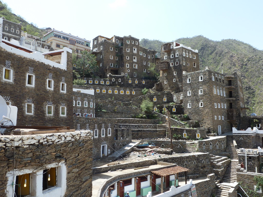 https://mdw-travel-data-us-east-1.s3.amazonaws.com/img/country/Saudi-Arabia/Rijal-Alma-Village/img_00.jpg