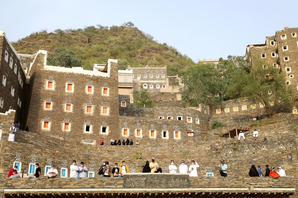 https://mdw-travel-data-us-east-1.s3.amazonaws.com/img/country/Saudi-Arabia/Rijal-Alma-Village/img_03.jpg