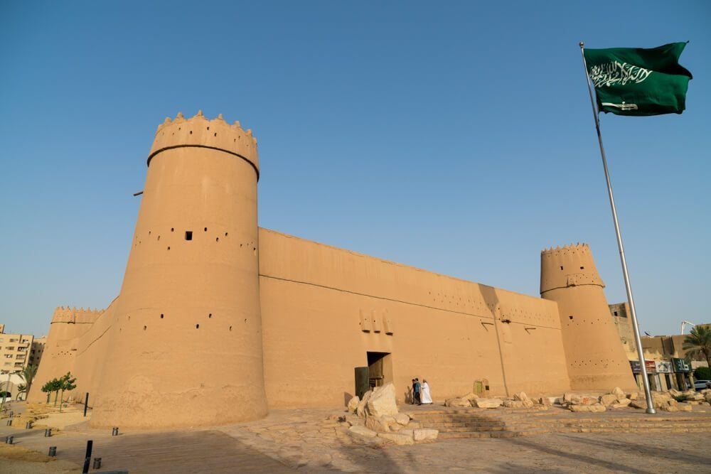 https://mdw-travel-data-us-east-1.s3.amazonaws.com/img/country/Saudi-Arabia/Salonat-Samdabad/img_03.jpg