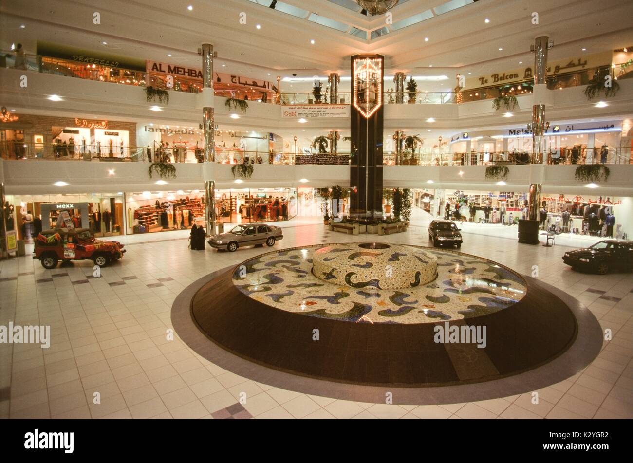 https://mdw-travel-data-us-east-1.s3.amazonaws.com/img/country/Saudi-Arabia/Shobokshi-Shopping-Mall/img_00.jpg