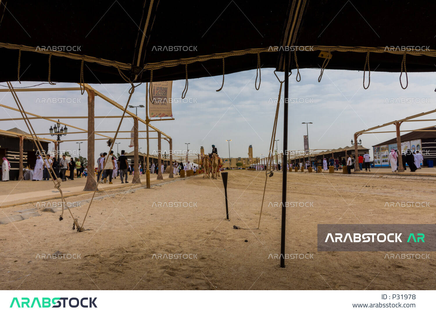 https://mdw-travel-data-us-east-1.s3.amazonaws.com/img/country/Saudi-Arabia/Souk-Okaz/img_02.jpg