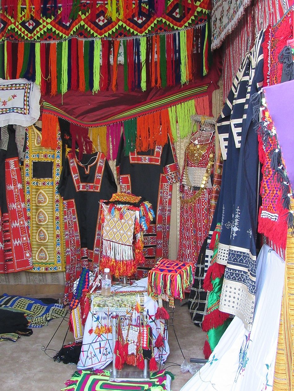 https://mdw-travel-data-us-east-1.s3.amazonaws.com/img/country/Saudi-Arabia/Souk-Okaz/img_03.jpg